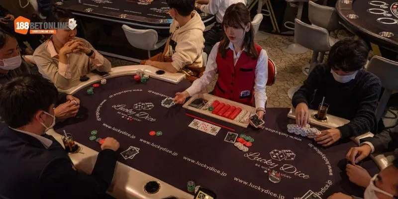 Game bài poker không thể vắng mặt tại các sòng bạc